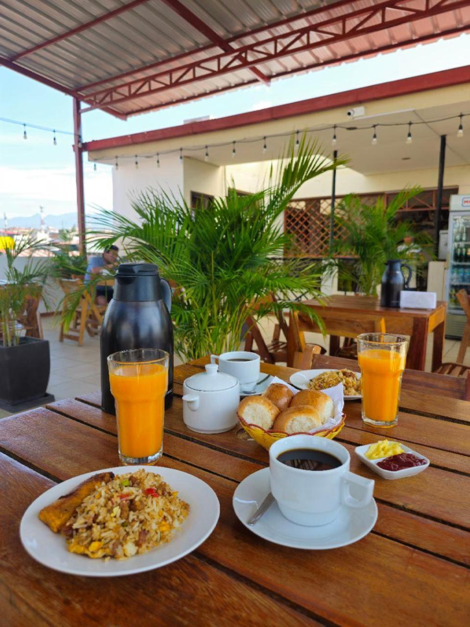 Brest Amazon Hotel Tarapoto Buitenkant foto